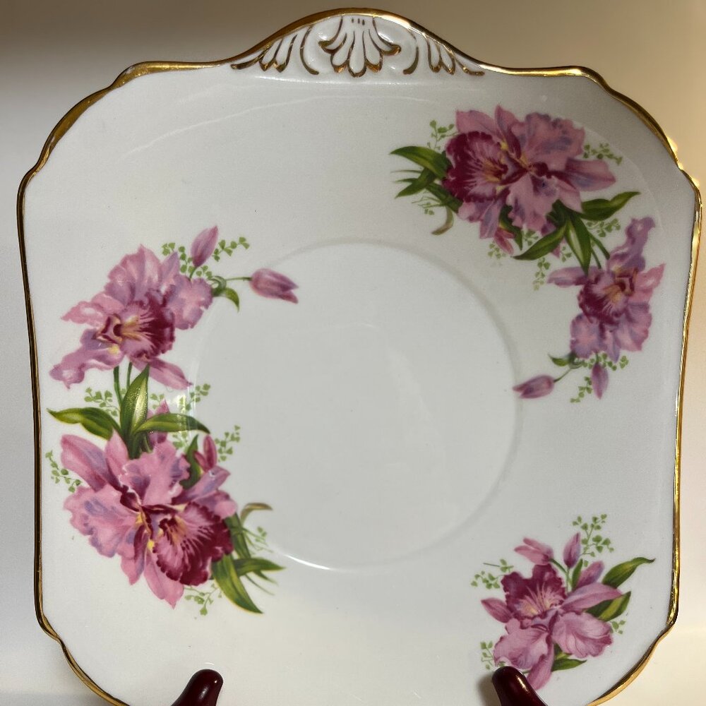 GROSVENOR BONE CHINA 9.5" WIDE DISPLAY PLATE - ORCHID PATTERN - MADE IN ENGLAND